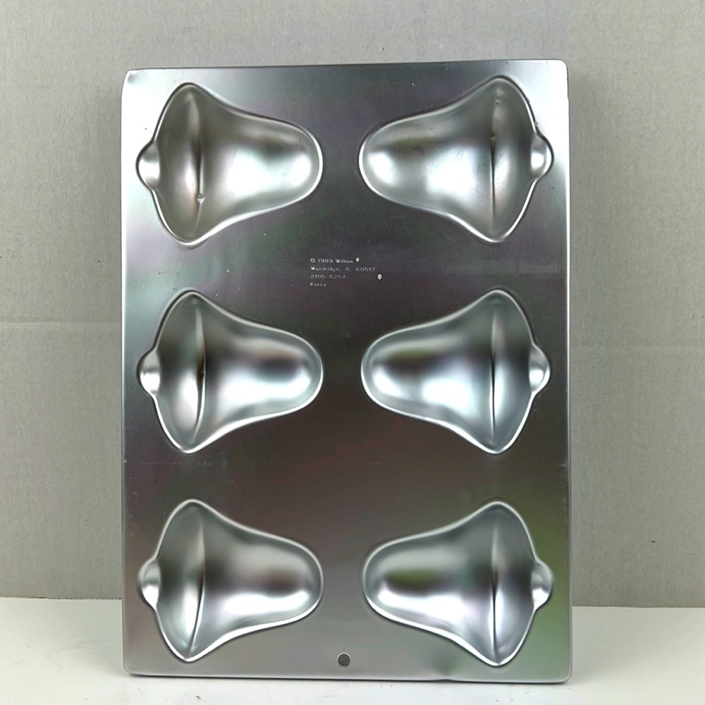 Wilton 4” bell cake pan. Instructions included to make a sundae cake